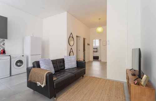 Chiado Wohnung | Super Central Walk Anywhere w/AC, Lift, 3BDR, 2BA