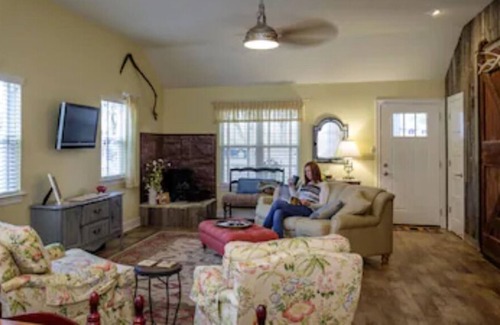 Cottonwood Falls Haus | Super bequem und ruhig. . . Neu erbautes Gästehaus mit 2 Schlafzimmern und 2 Bädern