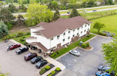 Lansing Hotel | Super Inn by OYO Lansing MI