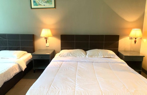 Mentakab Hotel | Capital O 90146 Alh Continental Resort