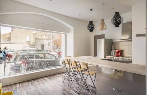 Lons-le-Saunier Wohnung | Superb apartment with free parking