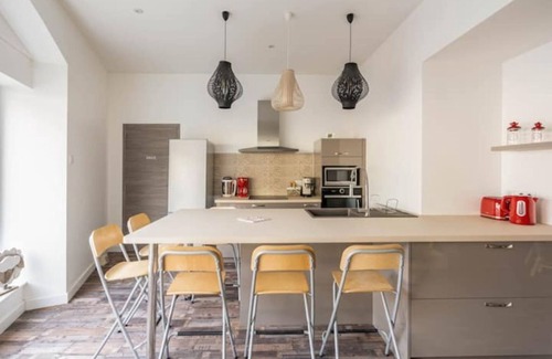 Lons-le-Saunier Wohnung | Superb apartment with free parking