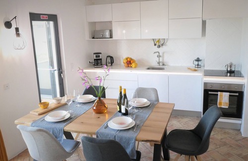 Pera Wohnung | Superb apartment with pool and sea view