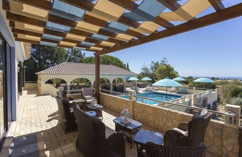 Lagoa e Carvoeiro Villa | Superb Carvoeiro Villa | Quinta dos Loendros | 10 Bedrooms | Pool Table | Perfect for Large Groups