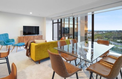 Grafton Wohnung | Superb Central City Apt | Sea- Park-Street Views