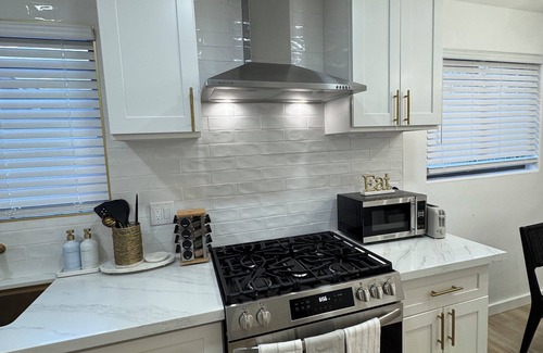 Raisin Haus | Superb house with AC in charming Fresno