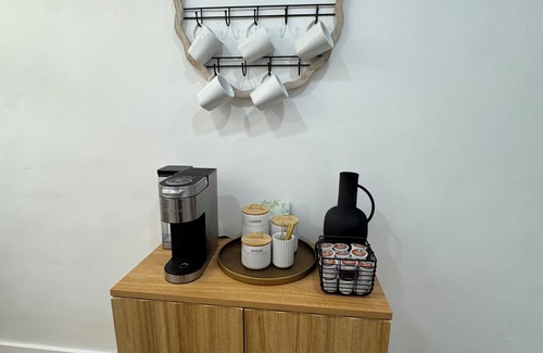 Raisin Haus | Superb house with AC in charming Fresno