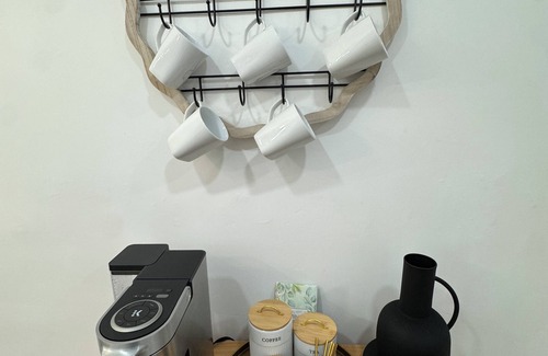 Raisin Haus | Superb house with AC in charming Fresno