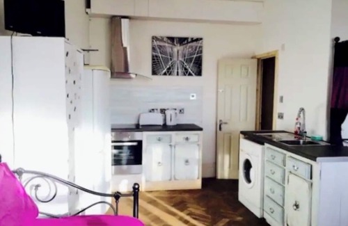 Fortune Green Haus | Superb self contained loft West Hampstead off street parking