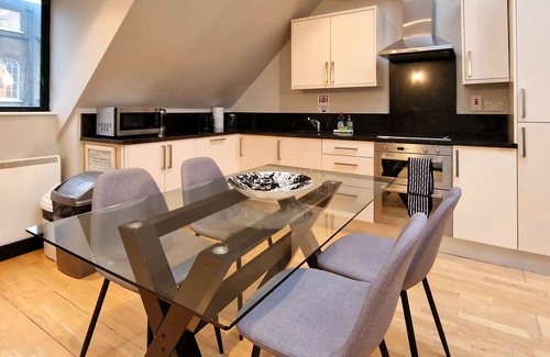 Grand Canal Dock Haus | Superbly located! Bright and Airy Mews.