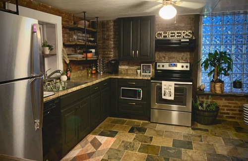 Eatonton Haus | Supercool 2-Bedroom Modern Rustic Loft in Downtown Eatonton, Near Lake Oconee