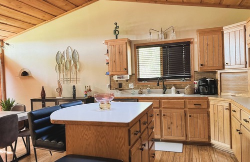 Bismarck Haus | Superhome Riverbottoms Home in Bismarck