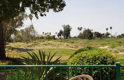 Superstition Lakes Eigentumswohnung | Superstition Lakes Golf Condo mit Blick auf den Golfplatz