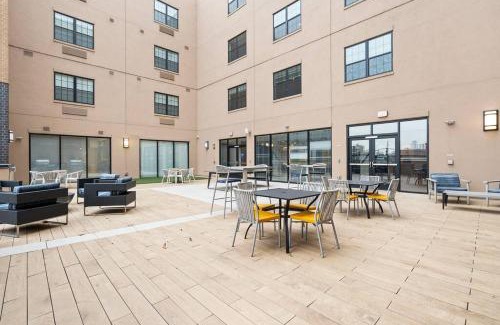 Hackensack River Waterfront Wohnung | Supreme 2 Bedroom Condo in Prime Jersey City