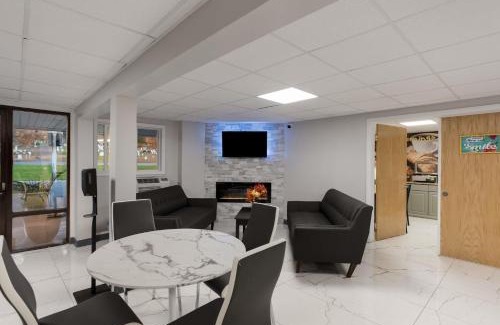 Presque Isle Hotel | SureStay by Best Western Presque Isle