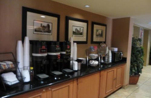 Highland Hills Hotel | SureStay Plus Hotel by Best Western Chicago Lombard