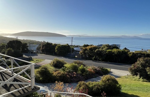 Dodges Ferry Haus | Surf Beach House - Park Beach - herrliche Aussichten, Sonne & Surfen. Spazieren Sie zum Strand.