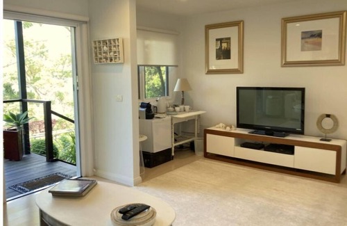 Palm Beach Haus | Surf'n Joey - Luxury one bedroom self contained suite.