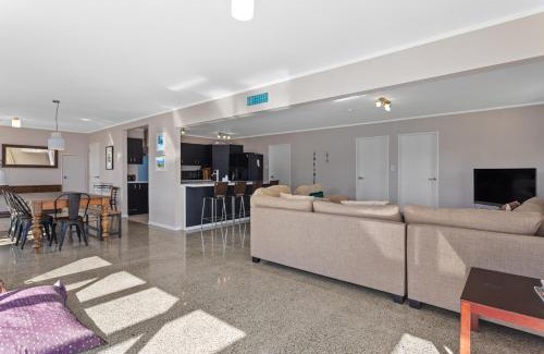 Waiotahi Haus | Surf n Sand n Summer Vibes