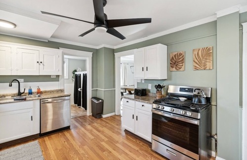 Lansing Haus | Surfs up I 4 BR I 2 BA I 4 King Beds