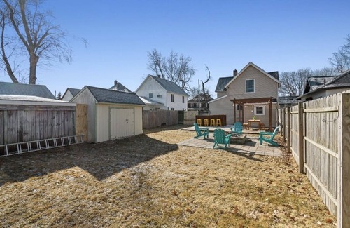 Lansing Haus | Surfs up I 4 BR I 2 BA I 4 King Beds