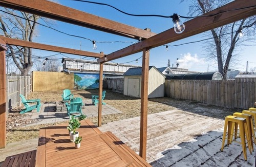 Lansing Haus | Surfs up I 4 BR I 2 BA I 4 King Beds