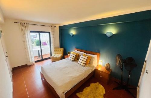 Cape Saint Vincent Wohnung | Surfside Sunny Seaview Apartment with Balcony