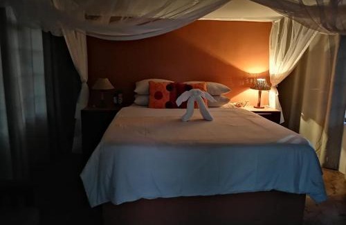 Limpopo-Lipadi Private Game Reserve Kabine | Suricata Retreat