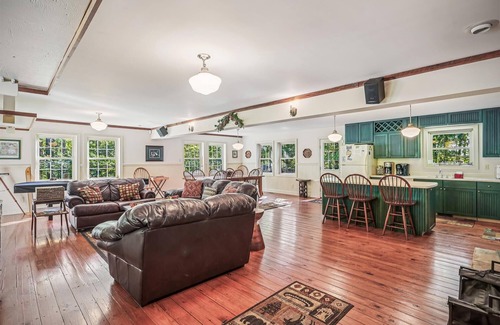 Old Timberline Haus | Surrounded by peace, quiet, and nature~welcome to Woodhaven!