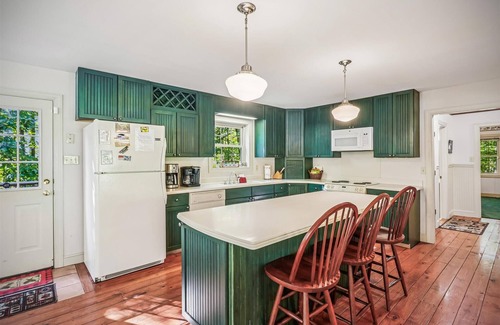 Old Timberline Haus | Surrounded by peace, quiet, and nature~welcome to Woodhaven!