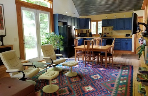 Suttons Bay Hütte | Suttons Bay-Fire Pit, zu Fuß in die Stadt / Strand, Brauerei, Restaurants