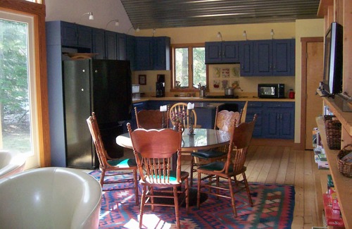 Suttons Bay Hütte | Suttons Bay-Fire Pit, zu Fuß in die Stadt / Strand, Brauerei, Restaurants