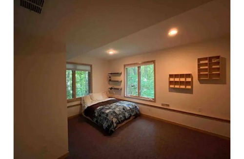 Suttons Bay Haus | Suttons Bay Hide-Away In a Spectacular Destination