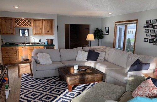 Niles Haus | SW Michigan lake home that is perfect for water sports, ND games and wineries.