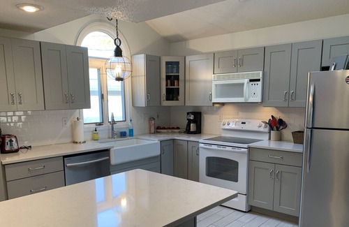 Niles Haus | SW Michigan lake home that is perfect for water sports, ND games and wineries.