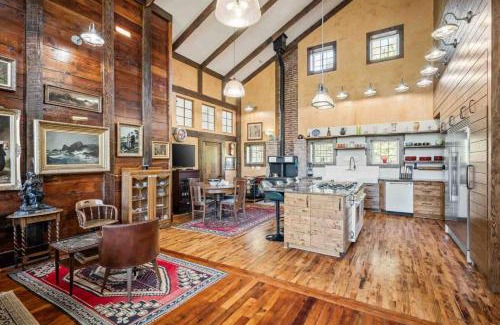 Salem Haus | Swallows Nest