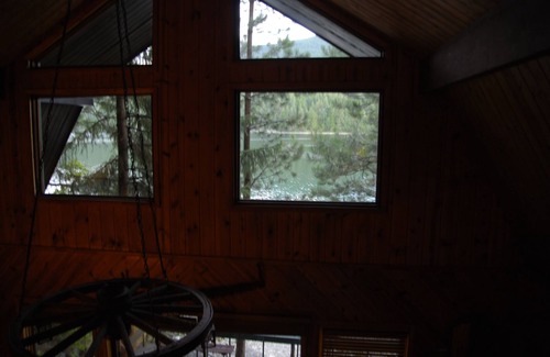 Bigfork Haus | Swan Lake House - 100 Meter von Wasser-2bd 2bath