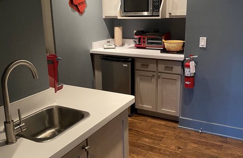 Bigfork Haus | Swan Lake House - 6 Bed 6.5 Bath - Sleeps 12 - 200 ft ON WATER Heated Driveway