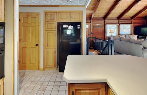 North Glade Hills Haus | Swan's Nest | Lakefront with Private Dock & Game Room!