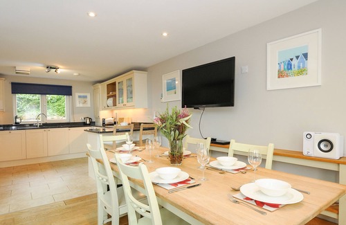 Eleighwater Hütte | SWANDOWN, 14 GOLDENHAYE, pet friendly in Cricket St. Thomas