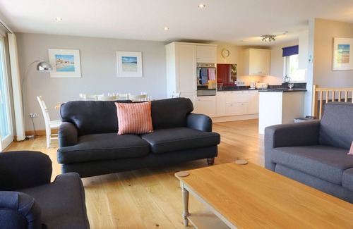 Eleighwater Hütte | SWANDOWN, 16 NETHERHAYE, with pool in Cricket St. Thomas