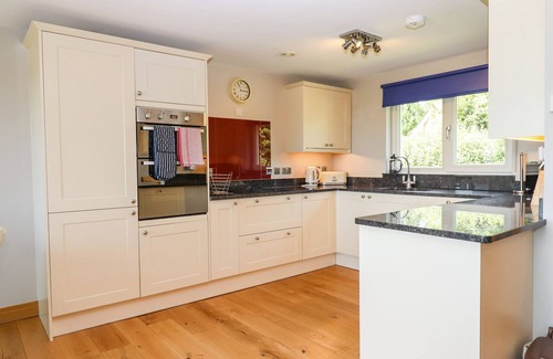 Eleighwater Hütte | SWANDOWN, 16 NETHERHAYE, with pool in Cricket St. Thomas