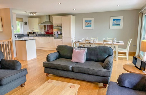 Eleighwater Hütte | SWANDOWN, 19 POLDON, family friendly, with pool in Cricket St. Thomas