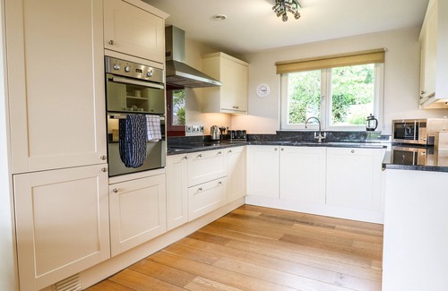 Eleighwater Hütte | SWANDOWN, 20 POLDON, romantic, with pool in Cricket St. Thomas