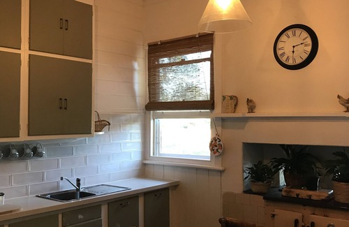 Swanpool Sonstige | Swanpool country stay, close to the Victorian high country.