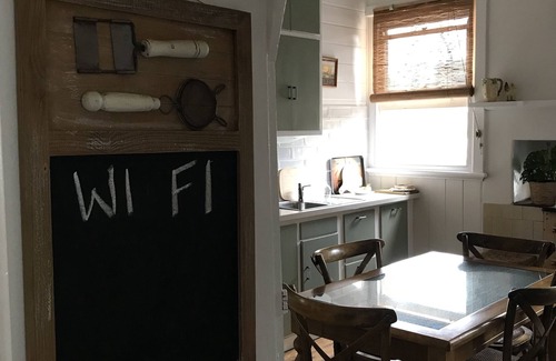Swanpool Sonstige | Swanpool country stay, close to the Victorian high country.