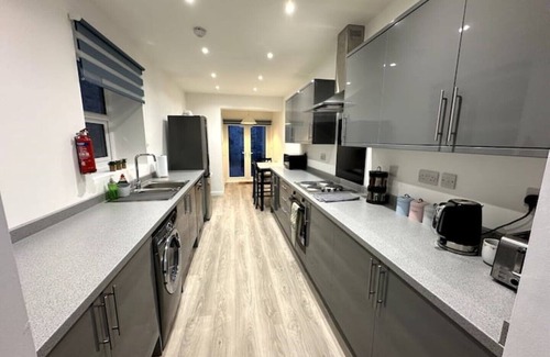 Castle Haus | Swansea Coastal Comfort