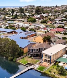 Swansea Haus | Swansea Lake Front Retreat