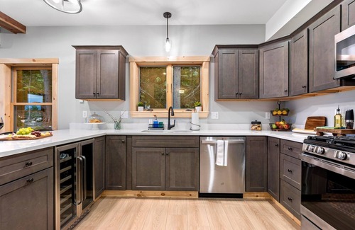 Bryant Pond Kabine | Sweeping mountain and water views from a top a mountain side