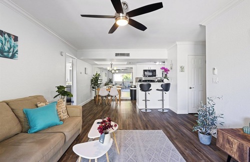 Paradise Valley Village Eigentumswohnung | Sweet 2nd Floor Condo in FANTASTIC location SUPER close to SOOOOO much!!